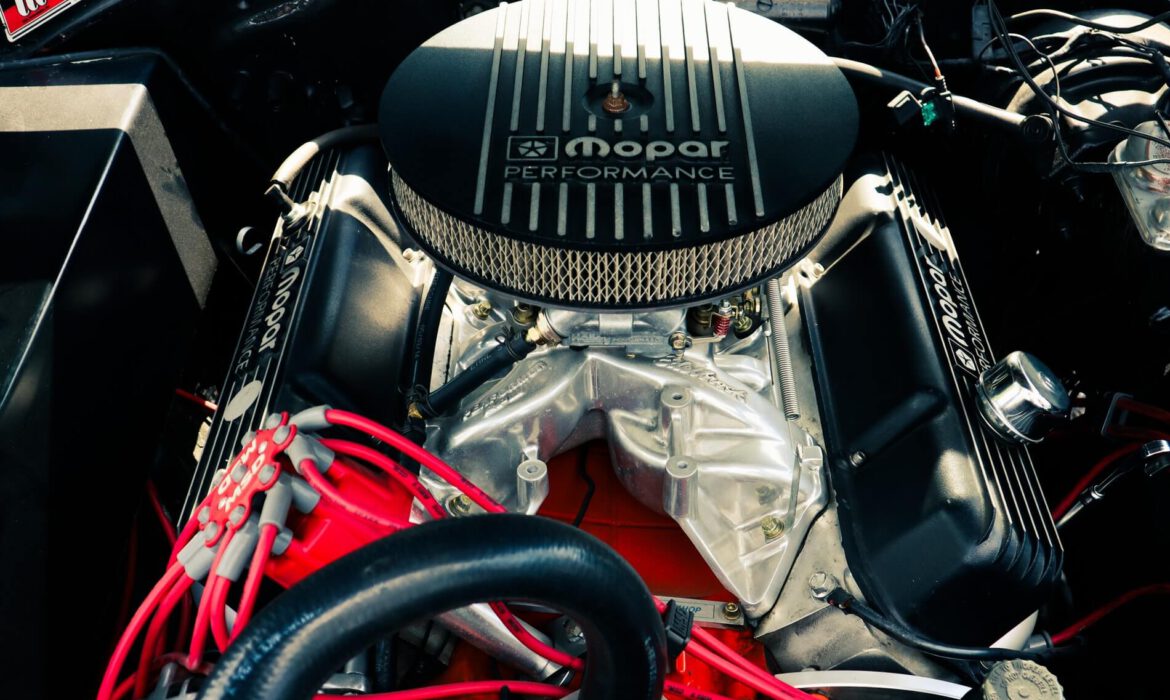 Ein V8 Motor kann auch als Bausatz Männerherzen höher schlagen lassen