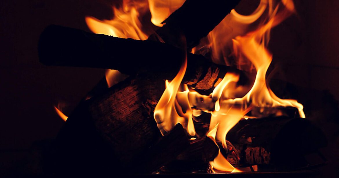 Auf dem Balkon zu grillen ist nicht überall so einfach. Zumindest sollte Rücksicht auf die Nachbarn genommen werden